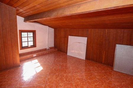 Casa à venda com 300m², 3 quartos e 2 vagasSótão