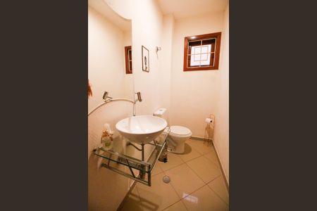 Casa à venda com 300m², 3 quartos e 2 vagasLavabo