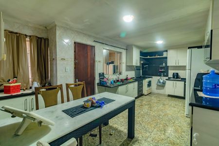 Casa à venda com 230m², 3 quartos e 2 vagas Casa à venda com 230m², 3 quartos e 2 vagasCozinha