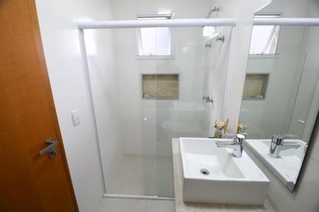 Casa de condomínio à venda com 200m², 3 quartos e 4 vagasBanheiro 2