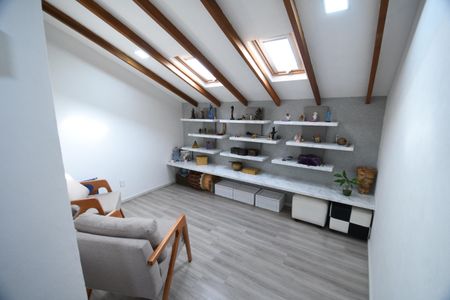 Casa de condomínio à venda com 200m², 3 quartos e 4 vagasEscritório