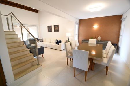 Casa de condomínio à venda com 200m², 3 quartos e 4 vagasSala