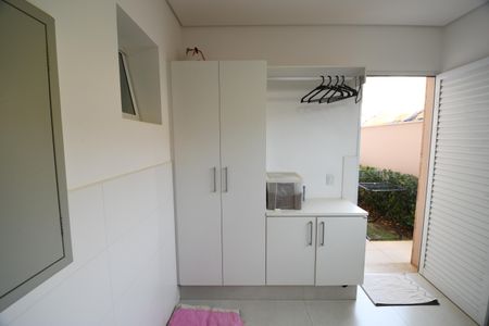 Casa de condomínio à venda com 200m², 3 quartos e 4 vagasÁrea de Serviço