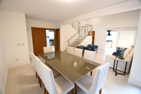 Casa de condomínio à venda com 200m², 3 quartos e 4 vagasSala