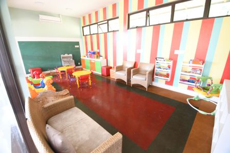 Casa de condomínio à venda com 200m², 3 quartos e 4 vagasBrinquedoteca