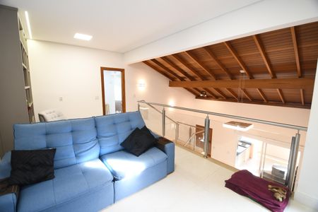 Casa de condomínio à venda com 200m², 3 quartos e 4 vagasSala / Mezanino