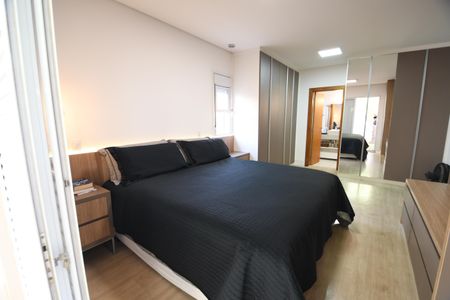 Casa de condomínio à venda com 200m², 3 quartos e 4 vagasQuarto Suíte 1