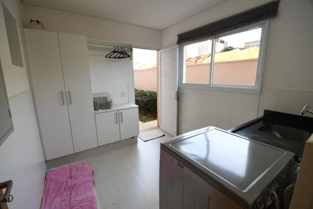 Casa de condomínio à venda com 200m², 3 quartos e 4 vagasÁrea de Serviço