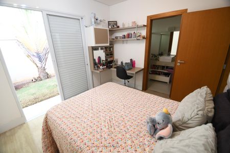 Casa de condomínio à venda com 200m², 3 quartos e 4 vagasQuarto Suíte 3