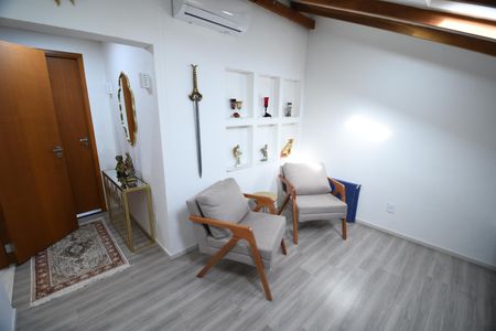 Casa de condomínio à venda com 200m², 3 quartos e 4 vagasEscritório