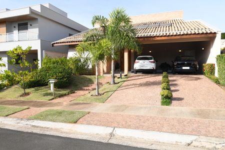 Casa de condomínio à venda com 200m², 3 quartos e 4 vagasFachada
