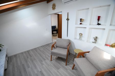 Casa de condomínio à venda com 200m², 3 quartos e 4 vagasEscritório