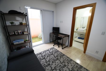 Casa de condomínio à venda com 200m², 3 quartos e 4 vagasQuarto Suíte 2