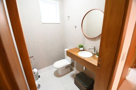 Casa de condomínio à venda com 200m², 3 quartos e 4 vagasLavabo