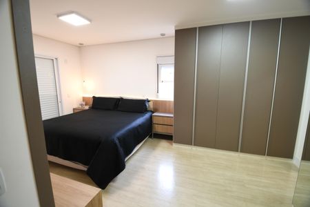Casa de condomínio à venda com 200m², 3 quartos e 4 vagasQuarto Suíte 1