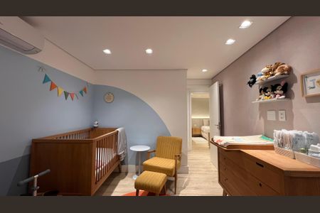 Apartamento à venda com 260m², 4 quartos e 2 vagas Apartamento à venda com 260m², 4 quartos e 2 vagasSuite 2