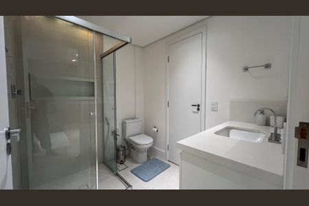 Apartamento à venda com 260m², 4 quartos e 2 vagas Apartamento à venda com 260m², 4 quartos e 2 vagasBanheiro da Suíte 1