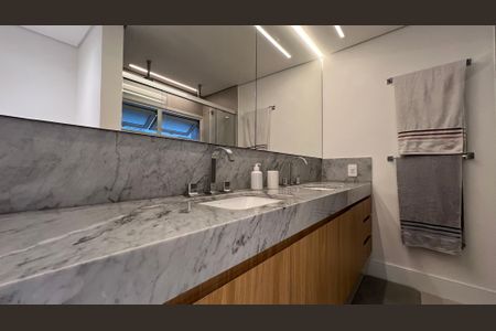 Apartamento à venda com 260m², 4 quartos e 2 vagas Apartamento à venda com 260m², 4 quartos e 2 vagasBanheiro da Suíte 3