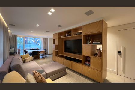 Apartamento à venda com 260m², 4 quartos e 2 vagas Apartamento à venda com 260m², 4 quartos e 2 vagasSala de TV