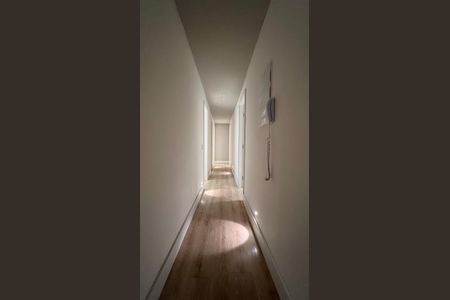 Apartamento à venda com 260m², 4 quartos e 2 vagas Apartamento à venda com 260m², 4 quartos e 2 vagasCorredor