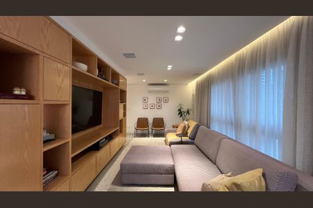 Apartamento à venda com 260m², 4 quartos e 2 vagas Apartamento à venda com 260m², 4 quartos e 2 vagasSala de TV