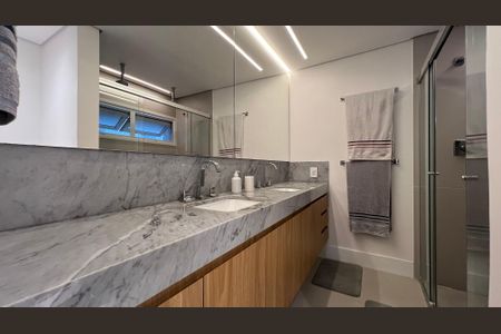 Apartamento à venda com 260m², 4 quartos e 2 vagas Apartamento à venda com 260m², 4 quartos e 2 vagasBanheiro da Suíte 3