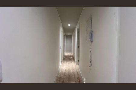 Apartamento à venda com 260m², 4 quartos e 2 vagas Apartamento à venda com 260m², 4 quartos e 2 vagasCorredor