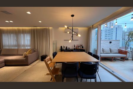 Apartamento à venda com 260m², 4 quartos e 2 vagas Apartamento à venda com 260m², 4 quartos e 2 vagasSala de Jantar