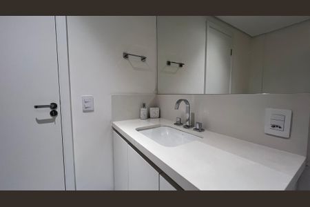 Apartamento à venda com 260m², 4 quartos e 2 vagas Apartamento à venda com 260m², 4 quartos e 2 vagasBanheiro da Suíte 1