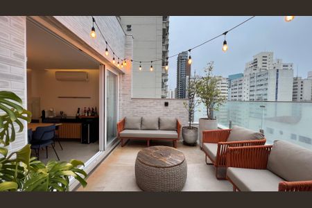 Apartamento à venda com 260m², 4 quartos e 2 vagas Apartamento à venda com 260m², 4 quartos e 2 vagasVaranda