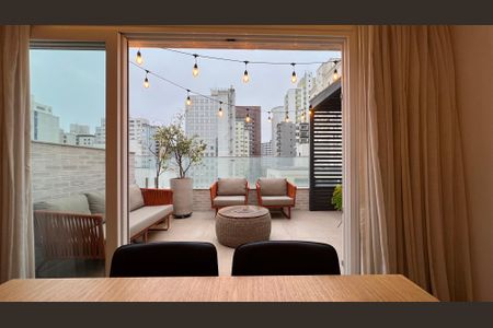 Apartamento à venda com 260m², 4 quartos e 2 vagas Apartamento à venda com 260m², 4 quartos e 2 vagasVaranda