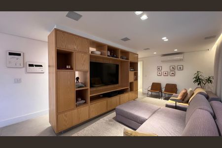 Apartamento à venda com 260m², 4 quartos e 2 vagas Apartamento à venda com 260m², 4 quartos e 2 vagasSala de TV