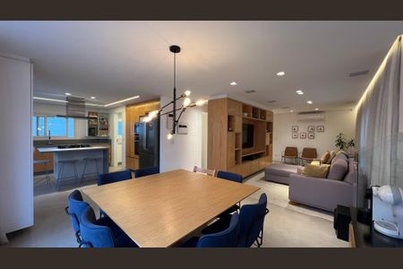 Apartamento à venda com 260m², 4 quartos e 2 vagas Apartamento à venda com 260m², 4 quartos e 2 vagasSala de Jantar