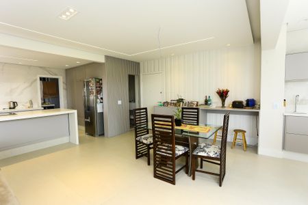 Apartamento à venda com 128m², 3 quartos e 2 vagasSala