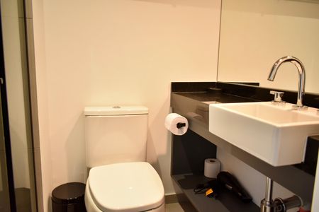 Studio para alugar com 25m², 1 quarto e sem vaga Studio para alugar com 25m², 1 quarto e sem vagaBanheiro