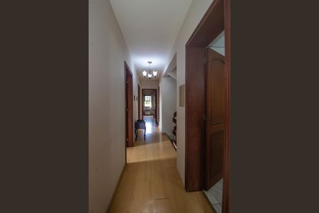 Casa à venda com 350m², 5 quartos e 6 vagasCorredor