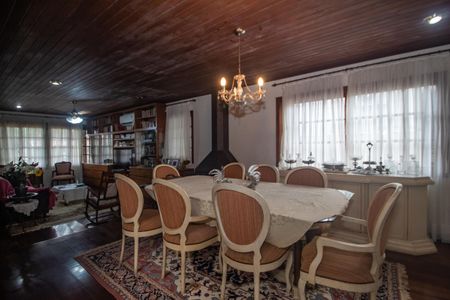 Casa à venda com 350m², 5 quartos e 6 vagasSala