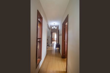 Casa à venda com 350m², 5 quartos e 6 vagasCorredor