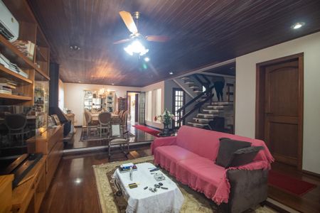 Casa à venda com 350m², 5 quartos e 6 vagasSala