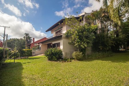 Casa à venda com 350m², 5 quartos e 6 vagasFachada