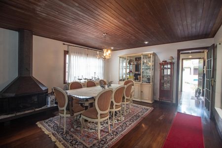 Casa à venda com 350m², 5 quartos e 6 vagasSala