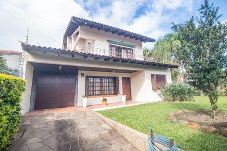Casa à venda com 350m², 5 quartos e 6 vagasFachada