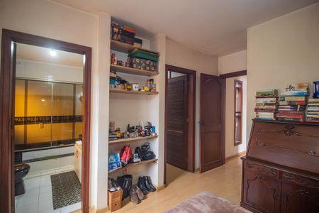 Casa à venda com 350m², 5 quartos e 6 vagasSuite