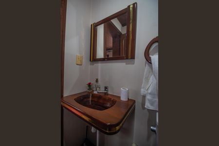 Casa à venda com 350m², 5 quartos e 6 vagasBanheiro 1