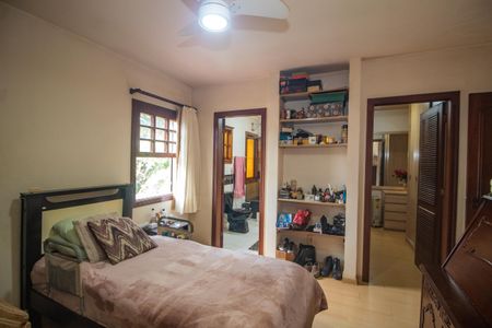 Casa à venda com 350m², 5 quartos e 6 vagasSuite