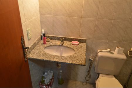 Casa de condomínio à venda com 120m², 4 quartos e 2 vagasBanheiro 2