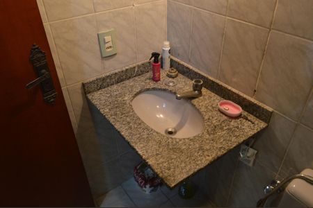 Casa de condomínio à venda com 120m², 4 quartos e 2 vagasBanheiro 2