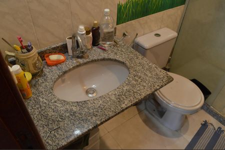 Casa de condomínio à venda com 120m², 4 quartos e 2 vagasBanheiro da Suíte