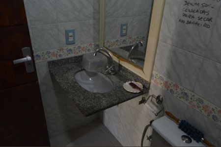 Casa de condomínio à venda com 120m², 4 quartos e 2 vagasBanheiro 1