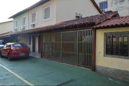 Casa de condomínio à venda com 120m², 4 quartos e 2 vagasGaragem